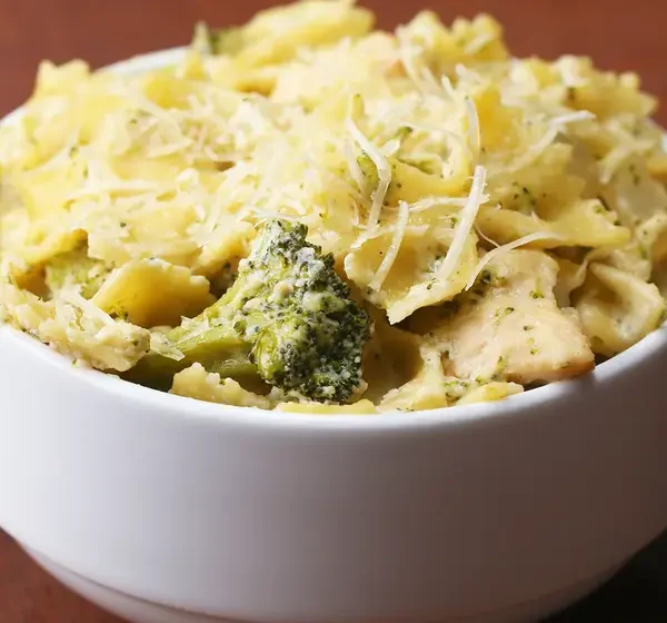  One-Pot Creamy Chicken and Broccoli Pasta