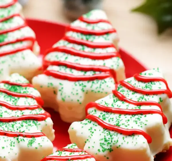  Little Debbie-Inspired Christmas Tree Cakes
