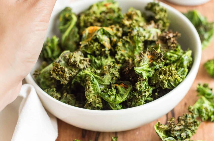  🥬 Extra-Crispy Air-Fried Sesame Garlic Kale Chips 🧄