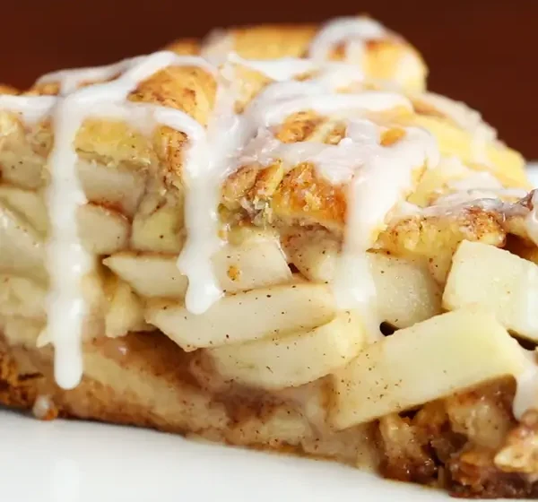  Cinnamon Roll Apple Pie