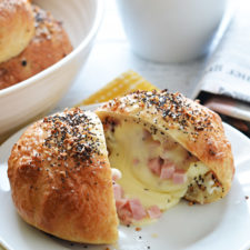  🥯 Extra-Crispy Air-Fried Loaded Breakfast Bagel Bombs 🥚