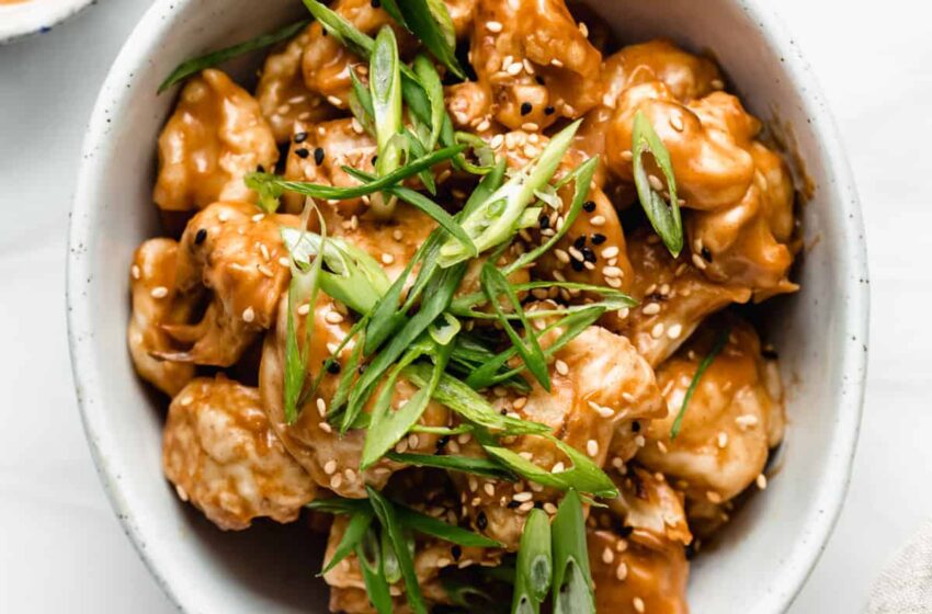  🥑 Healthy Crispy Cauliflower Bites in Spicy Peanut Sauce 🥜