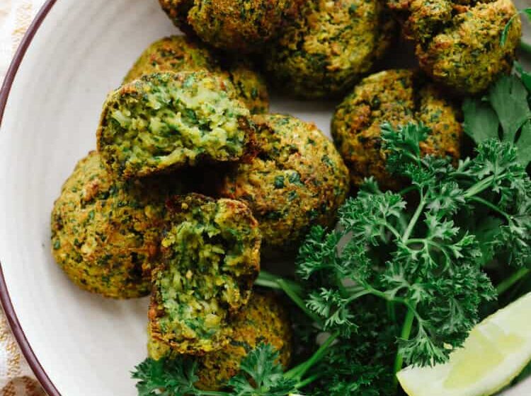  . 🧆 Air-Fried Crispy Lemon-Herb Falafel Bites 🌿
