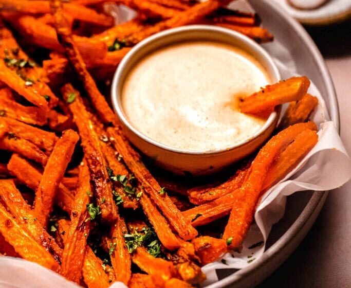  🥕 Extra-Crispy Air-Fried Sweet Chili Carrot Fries 🌶️