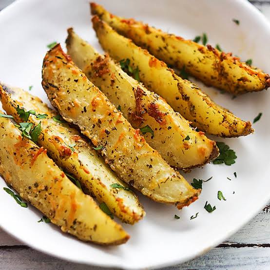  🧀 Crispy Baked Garlic Parmesan Potato Wedges 🥔