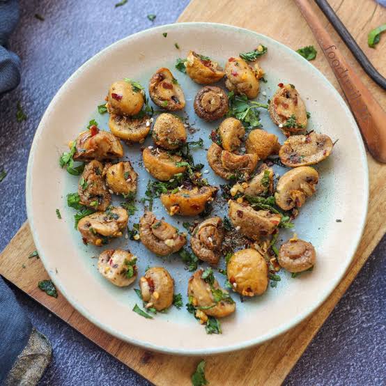  🧄 Extra-Crispy Air-Fried Garlic Butter Mushrooms 🍄
