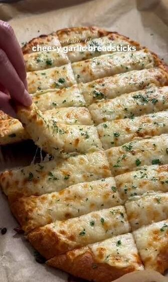  🧀 Cheesy Garlic Bread Fritters 🧄