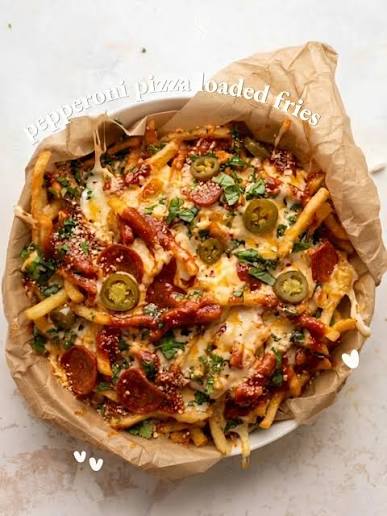  🍕 Crispy Loaded Pepperoni Pizza Fries 🍟