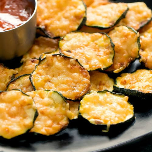  🥒 Extra-Crispy Air-Fried Garlic Parm Zucchini Chips 🧀
