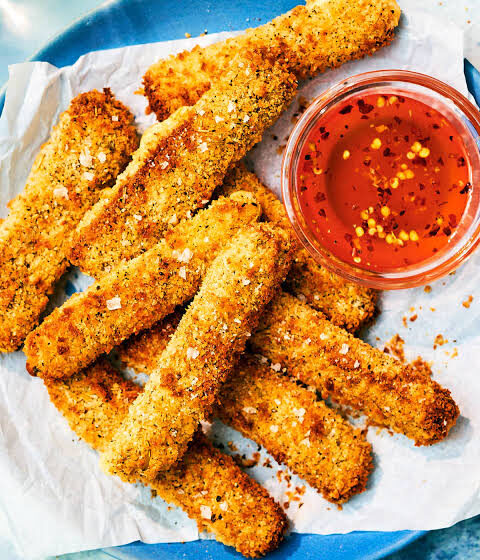  🧀 Air-Fried Crispy Halloumi Fries with Honey-Harissa Drizzle 🍯