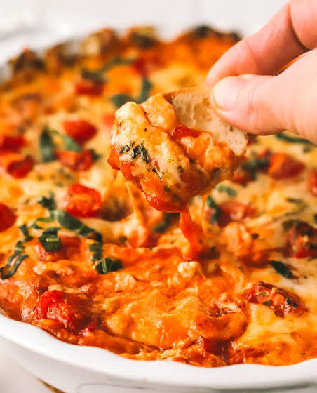  🍅 Cheesy Baked Pizza Dip 🍕