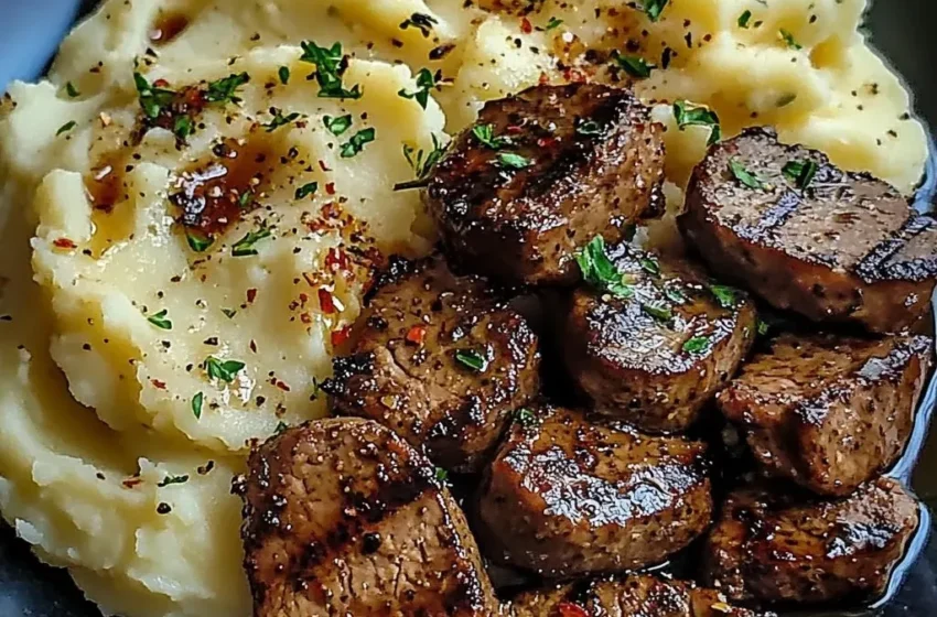  Garlic Butter Beef Bites with Creamy Mashed Potatoes