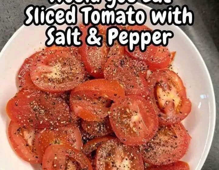  Sliced Tomato with Salt and Peppe