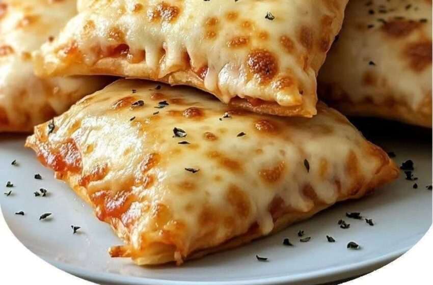  🍕🧀 Homemade Cheesy Pizza Pockets